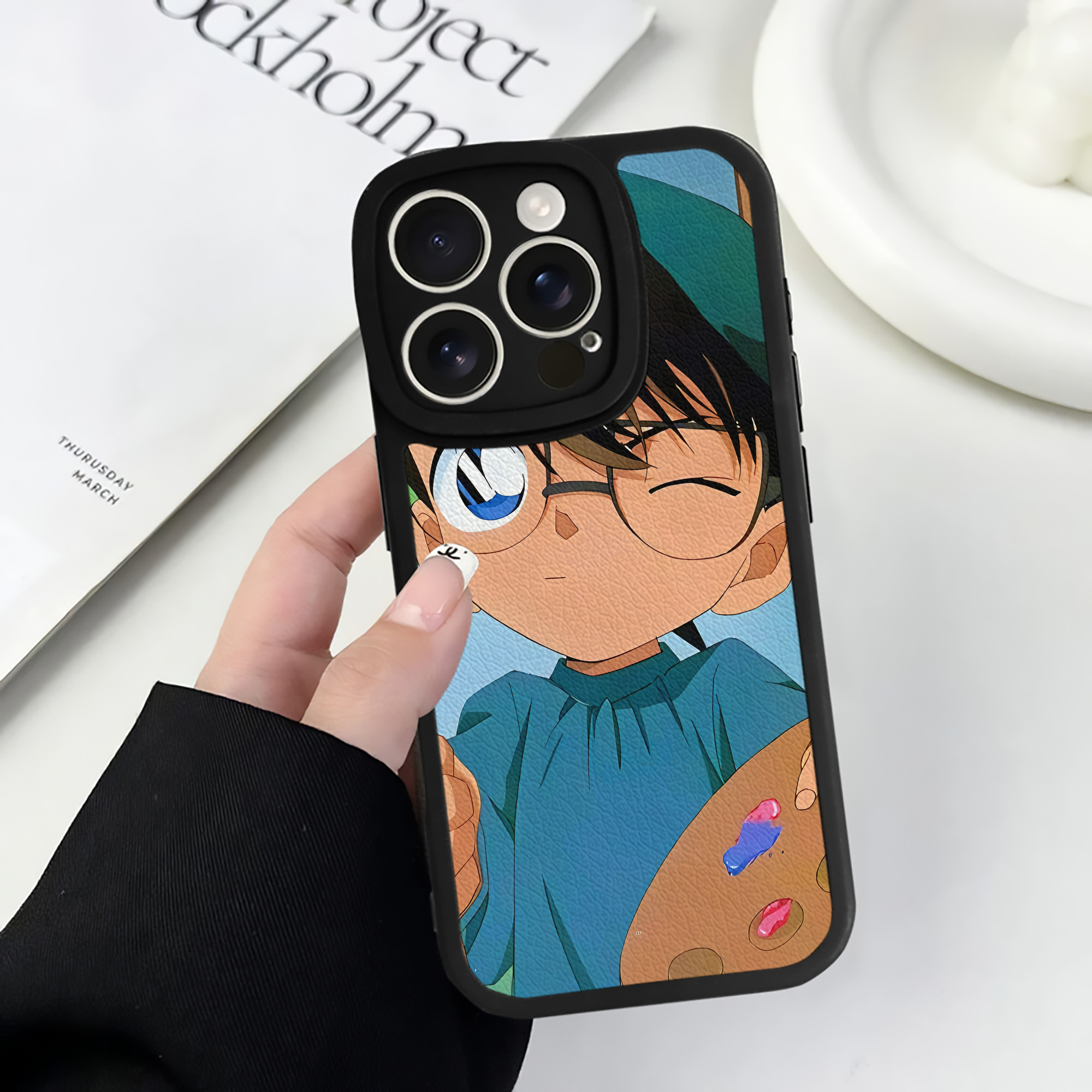 （画像用） 名探偵コナン Detective Conan 【iPhone 16シリーズ対応】シリコンスマホケース（レザー調） 材質：シリコン